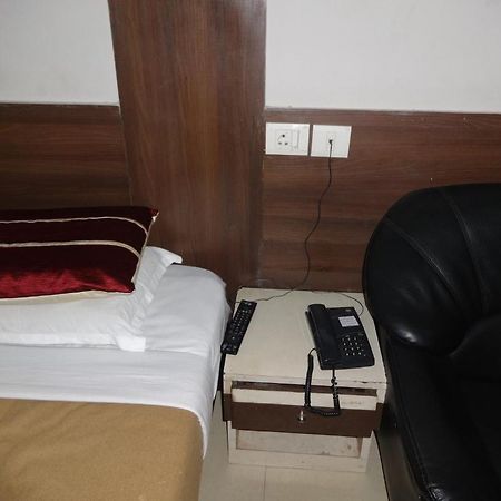Hotel Miland Palace Μπουμπάνεσβαρ Εξωτερικό φωτογραφία