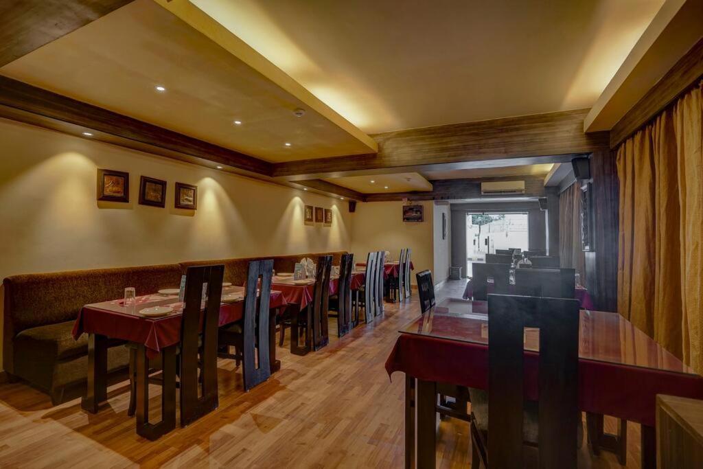 Hotel Miland Palace Μπουμπάνεσβαρ Εξωτερικό φωτογραφία
