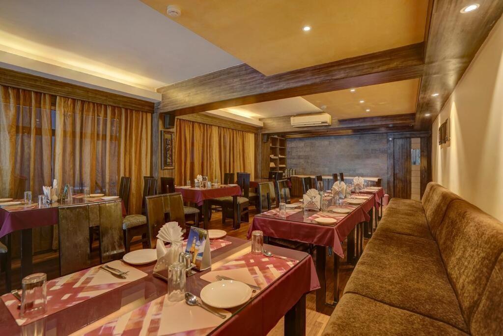 Hotel Miland Palace Μπουμπάνεσβαρ Εξωτερικό φωτογραφία