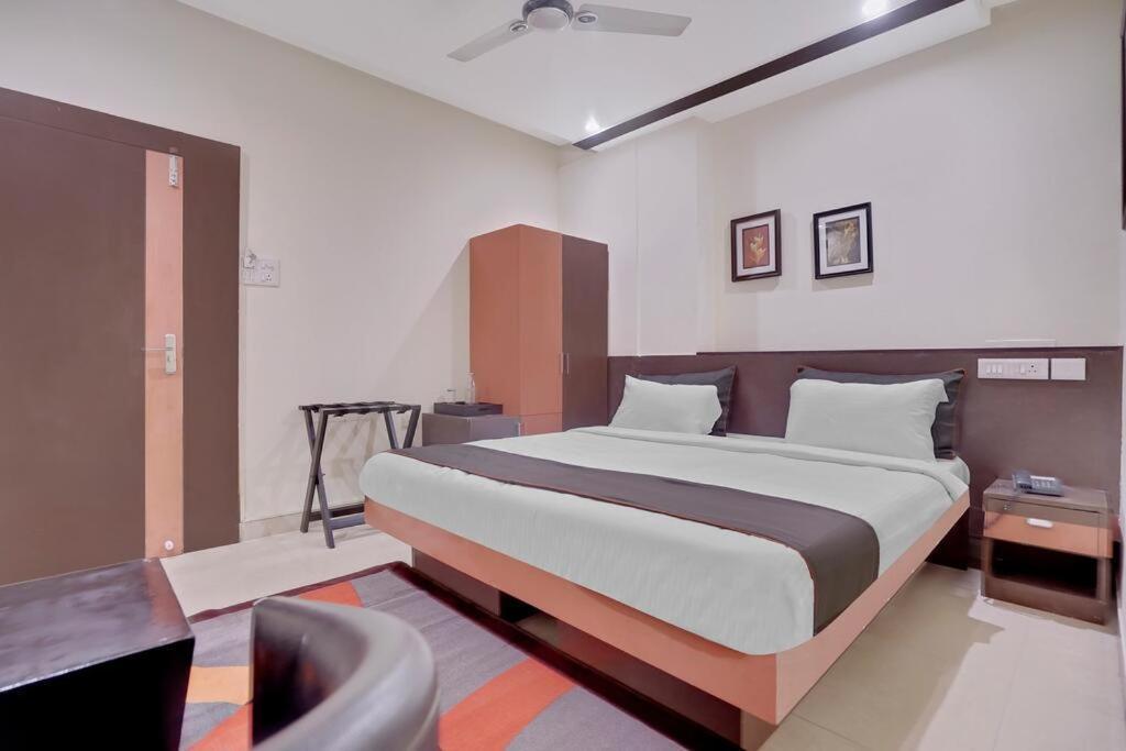Hotel Miland Palace Μπουμπάνεσβαρ Εξωτερικό φωτογραφία