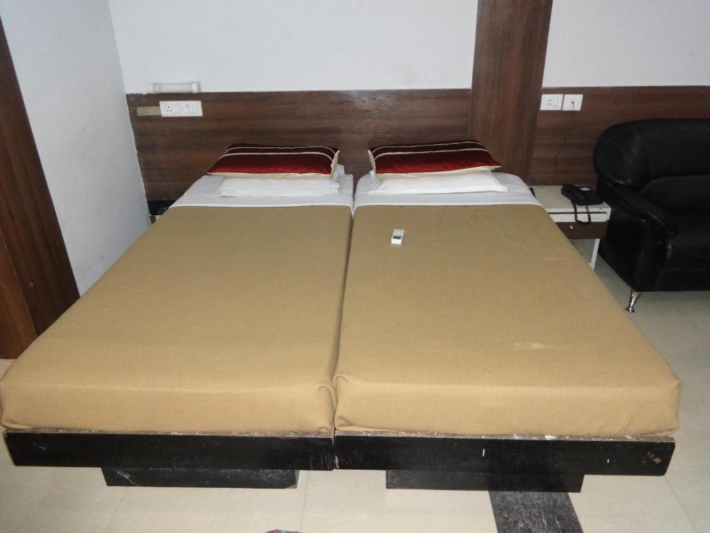 Hotel Miland Palace Μπουμπάνεσβαρ Δωμάτιο φωτογραφία