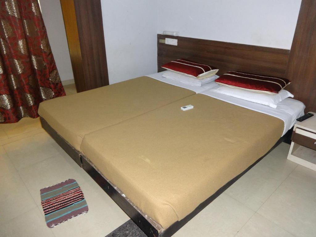 Hotel Miland Palace Μπουμπάνεσβαρ Δωμάτιο φωτογραφία