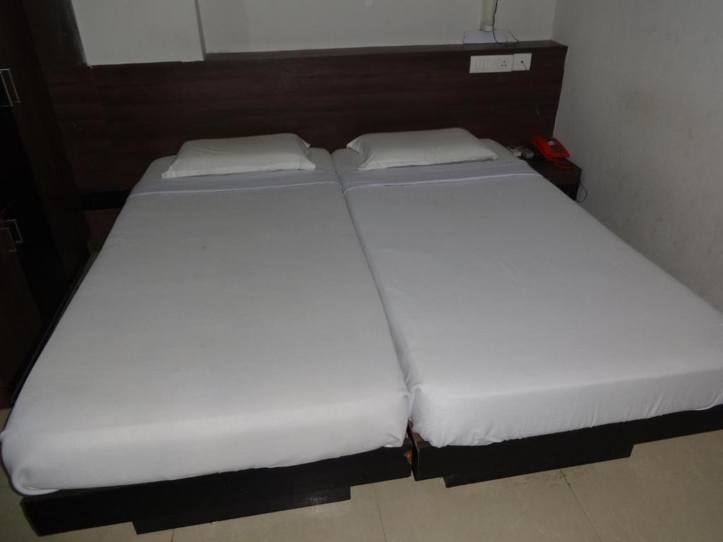 Hotel Miland Palace Μπουμπάνεσβαρ Δωμάτιο φωτογραφία