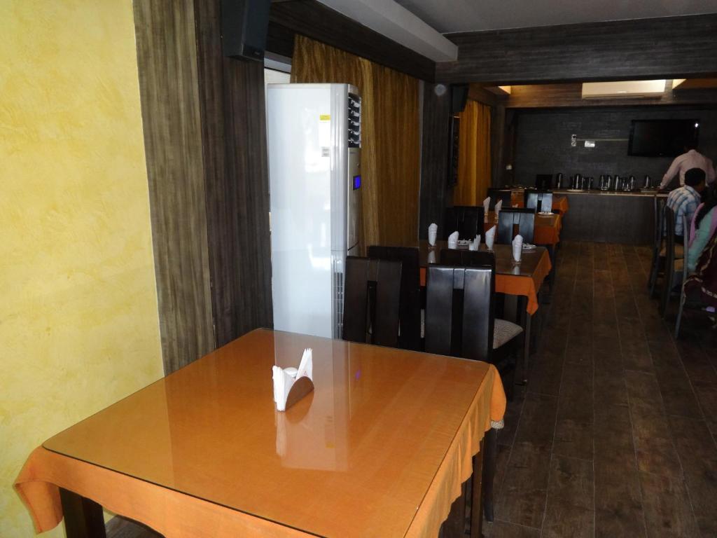 Hotel Miland Palace Μπουμπάνεσβαρ Εξωτερικό φωτογραφία